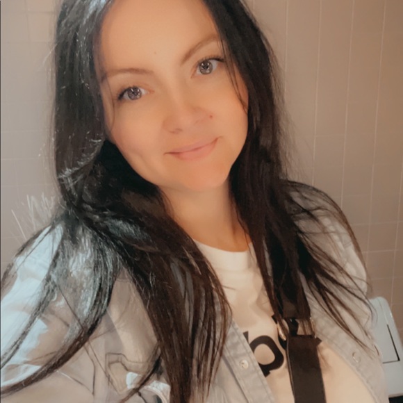 Meet your Posher, Vanessa - Picture 3 of 3